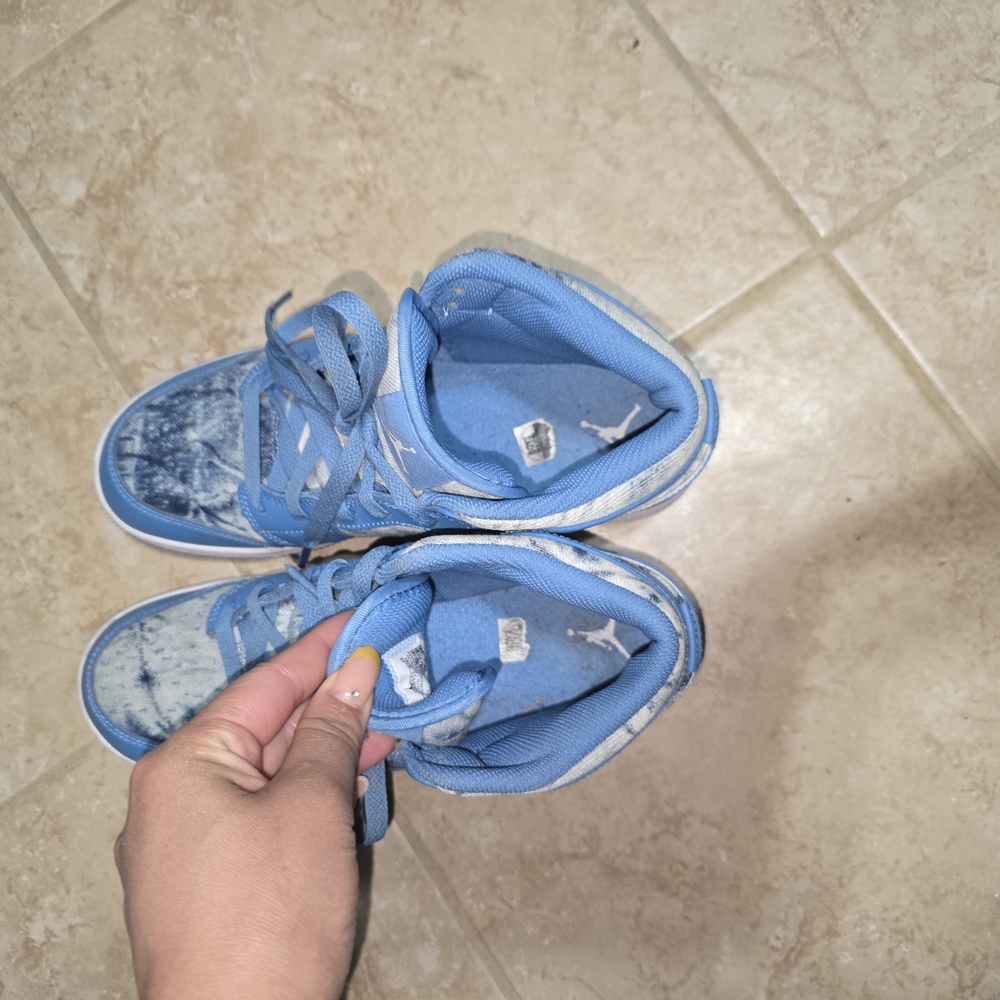 Jordan 1 Mid in Washed Denim 
Like new 
Size 7y 9 women's or 8 mens - Picture 9 of 9